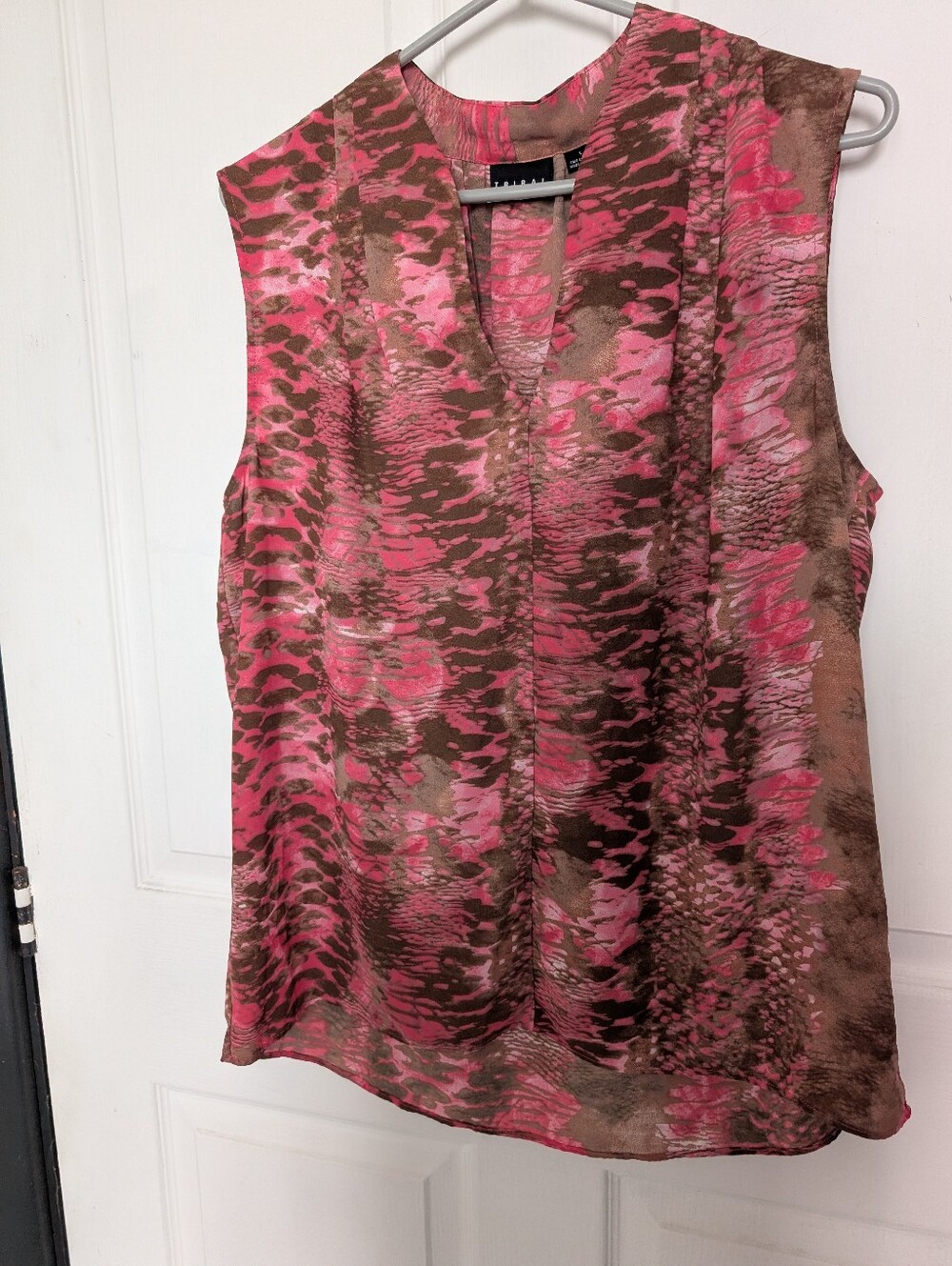 Sleeveless Pink and Brown Printed V-Neck Shell Top